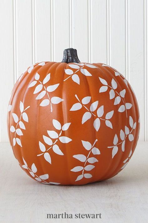 Autumn-inspired silhouettes add simple charm. To paint this pumpkin, adhere the leaf stencil to the pumpkin and pounce the inside of the stencil with white craft paint. Slowly, peel off the stencil and re-adhere it to a new spot on the pumpkin. Repeat this method until the pumpkin's entire rounded surface is covered in leaves. #marthastewart #pumpkins #diypumpkins #falldecor #halloween Ways To Paint A Pumpkin, Halloween Pumpkin Ideas, Paint A Pumpkin, Painted Pumpkin Ideas, Pumpkin Decorating Ideas, No Carve Pumpkin Decorating, Painted Pumpkin, Hoot Owl, Fall Inspiration