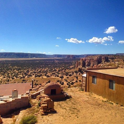 Acoma Pueblo, New Mexico Adobe Pueblo School Project, Hung Pueblo, Taos Pueblo Art, Cliff Dwellings, Acoma Pueblo Pottery, Straw Bale House, Pueblo Pottery, Adobe House, Four Corners