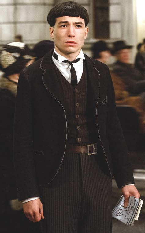 Brother Bailey Rivera Ezra Miller Fantastic Beasts, Dark Academia Style Guide, Credence Fantastic Beasts, Fantastic Beasts Series, Credence Barebone, Colleen Atwood, Fantastic Beasts Movie, Harry Potter Character, Harry Potter Cosplay