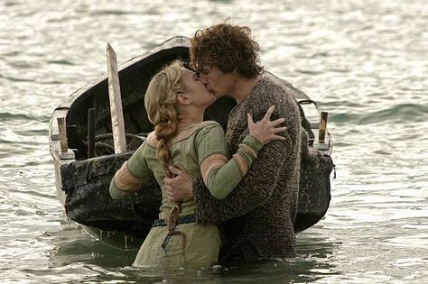 Tristan And Isolde Movie, Tristan Isolde, Sophia Myles, Movie Kisses, George Sand, Photographie Portrait Inspiration, James Franco, Romantic Movies, Story Inspiration