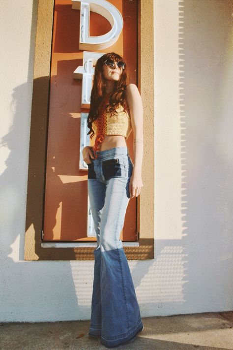 70s Bootcut Jeans Outfit, 70s Bottoms, 70s Inspired Full-length Spring Bottoms, 1970s Style Full Length Denim Bottoms, Bellbottom Pants Outfits, Bell Bottom Jeans 70s Vintage, Flared Jeans 70s, 1970s Full Length Denim Bottoms, Bootcut Jeans Outfit