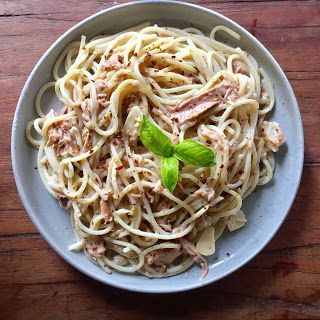 The Little Miss: Creamy Tuna Pasta Pasta With Milk, Tuna Carbonara, Tuna Spaghetti Recipe, Tuna Pesto Pasta, Healthy Cravings, Authentic Pasta, Tuna Fish Recipes, Creamy Tuna Pasta, Pasta Calories