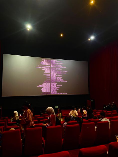 Cinema Room Aesthetic, Streamer Aesthetic, Cinema Aesthetic, Cinema Date, Aesthetic Barbie, Aesthetic Roses, Film Lovers, Visual Board, 1 Aesthetic