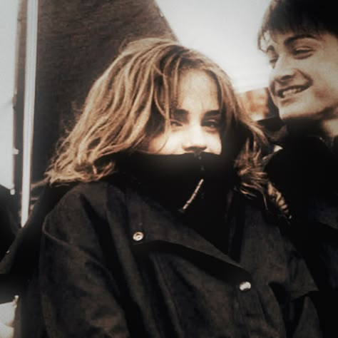 Emma Watson Harry Potter, Harry Potter Icons, Draco And Hermione, Harry Potter Actors, Golden Trio, Harry Potter Hermione, Harry Potter Pictures, Harry Potter Cast, Harry Potter Books