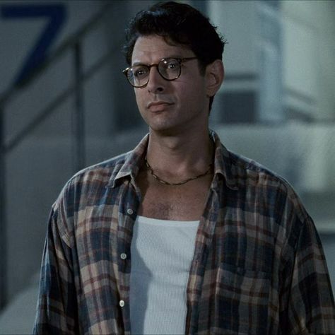 80s Male Actors, Jeff Goldblum 90s, Young Jeff Goldblum, Jeff Goldblum Independence Day, Attractive Male Celebrities, Male Celebrity Crush, Jeff Goldblum Jurassic Park, 40 Year Old Man, Vintage Haircuts