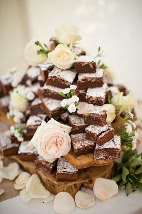 Not Your Average Wedding Cake | Delicious Alternative Desserts For Your Big Day -Beau-coup Blog Brownie Wedding, Brownie Wedding Cakes, Brownie Tower, Alternative Wedding Cakes, Unusual Wedding Cakes, Cake Brownie, Buffet Dessert, Bells Wedding, Cake Tower