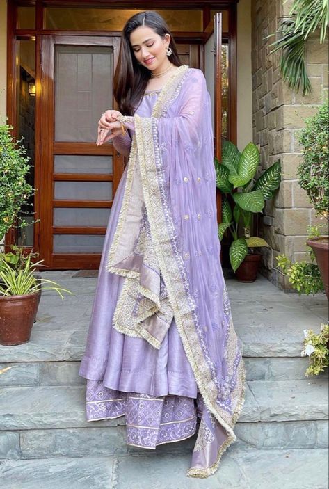 Army Medical College, Designer Wedding Outfits, Lavender Outfit, Sana Javed, Light Purple Dress, Desi Dress, Desi Wedding Dresses, Latest Bridal Dresses, Wedding Party Outfits