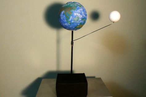 Styrofoam Ball Science Projects Animal Cell Model Project, Solar Eclipse Model, Make A Solar System, Cell Model Project, Solar And Lunar Eclipse, Globe Crafts, Solar System Crafts, Moon Crafts, Making A Model