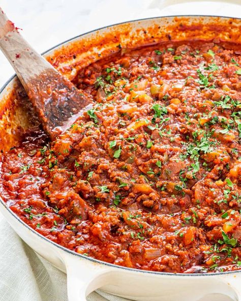 This is the Best Meat Sauce recipe! Never go back to a store-bought jar again. It's so simple to make your own and it tastes so much better. #meatsauce #recipe #italian Best Meat Sauce, Italian Sauce Recipes, Italian Sauces, Italian Spaghetti Sauce, Meat Sauce Recipe, Best Ground Beef Recipes, Homemade Meat Sauce, Spaghetti Meat Sauce, Meat Sauce Recipes