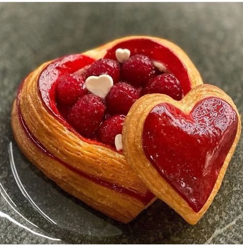 Raspberry Croissant, Antonio Bachour, Valentines Baking, Pastry Design, St Valentine, French Bakery, Gourmet Desserts, Bake Desserts, Easy Baking Recipes Desserts