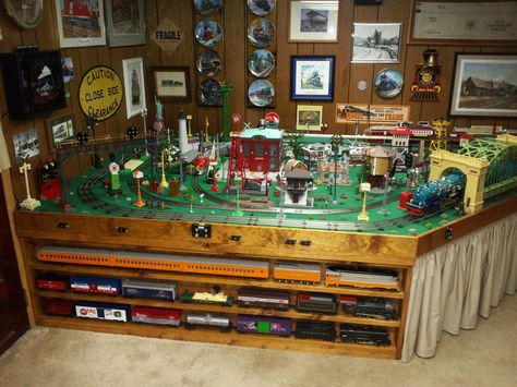 standard gauge train layouts | Welcome to a Combined Standard Gauge & O-Gauge Layout! Lionel Trains Layout, Toy Train Layouts, Model Train Table, Model Training, Third Rail, Hobby Trains, Train Table, Standard Gauge, Lionel Trains