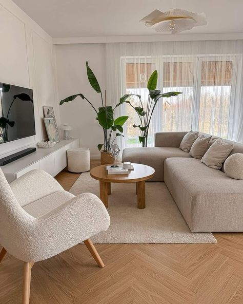 Neutral Plants Aesthetic, Japandi Mid Century Living Room, Bright Neutral Living Room, Creme Living Room Ideas, Mediterranean Living Room Inspiration, Minimalist Appartement, Minimal Apartment Living Room, Condo Living Room Ideas, Townhouse Living Room Ideas