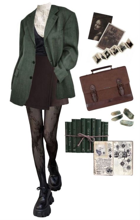 Cute Outfits Academia, Art Academia Outfits Aesthetic, Outfit Inspo Dark Aesthetic, Bookshop Outfit Aesthetic, Dark Green Outfits Aesthetic, Librariancore Outfits, Dark Academia Outfits For School, Writer Outfits Style, Autumn Academia Aesthetic Outfit