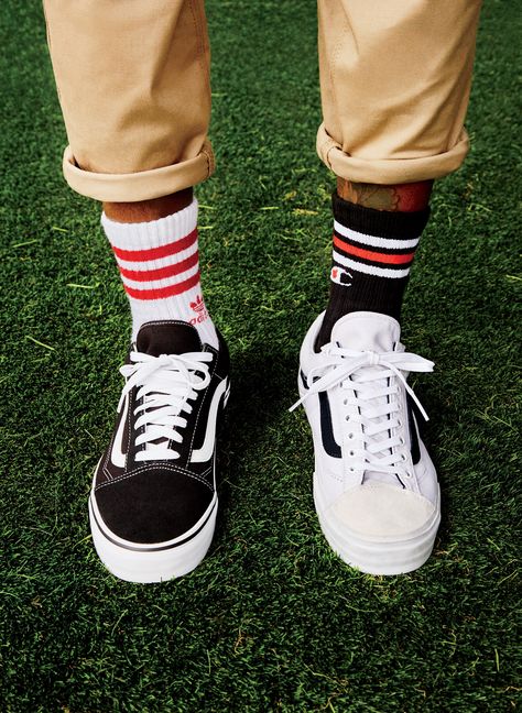 Socks (Yes, Socks) Are A Summer Must-Have in 2017 Men Socks Outfit, Socks Outfit Men, Mens Striped Socks, Striped Tube Socks, Looks Hip Hop, Socks Outfit, Mens Socks Fashion, Sock Outfits, Striped Socks