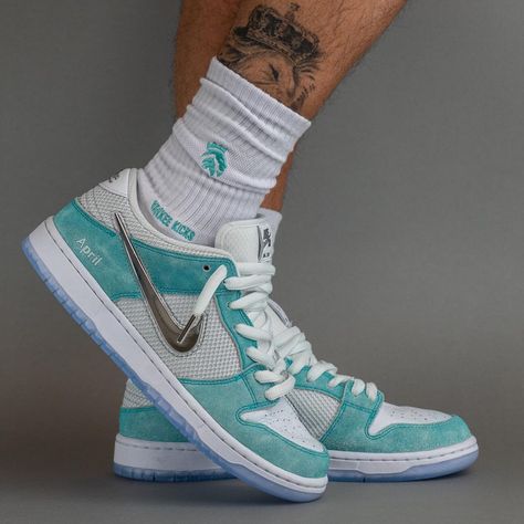 Nike Low Dunk, Nike Sb Shoes, Stylish Running Shoes, Turbo Green, Nike Shoes (men), Nike Sb Dunk Low, Popular Sneakers, Sb Dunk Low, Nike Sb Dunks Low