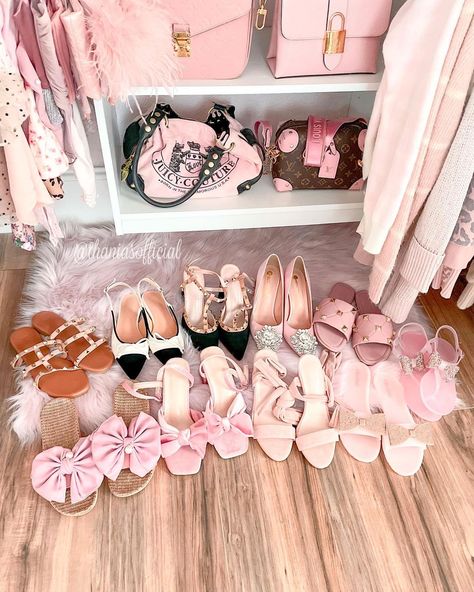 Pink Everything, Pink Glamour, Pink Lifestyle, All Pink, Pink Vibes, Girly Accessories, Girly Shoes, Pink Room, Feminine Aesthetic