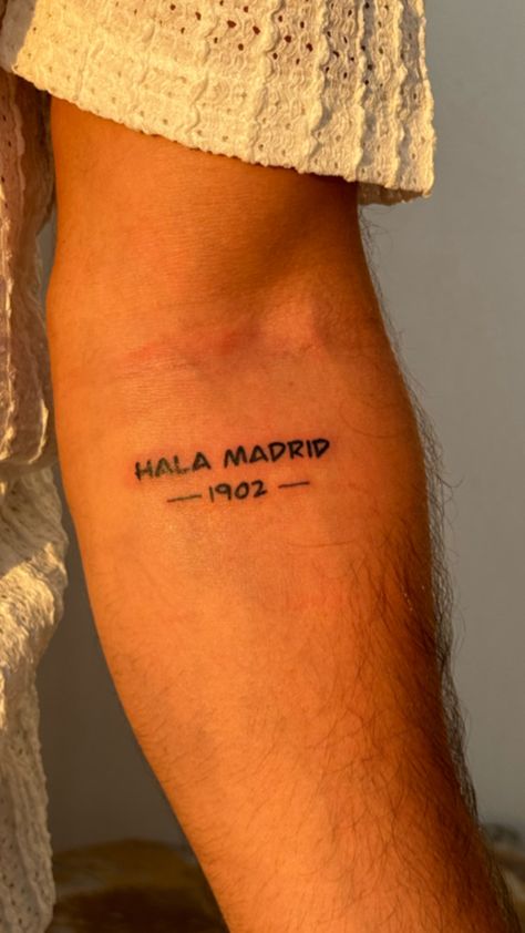 Real Madrid tattoo Real Madrid Tattoo, Tattoo Real, Madrid Tattoo, Palm Tree Tattoo, Memorial Tattoos, Real Madrid, Art Tattoo, Madrid, Tattoos