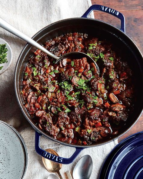 French Beef Bourguignon, French Recipes Authentic, William Sonoma Recipes, French Cuisine Recipes, French Cooking Recipes, Beef Bourguignon Recipe, Winter Dinners, Homestead Recipes, Fancy Dinners