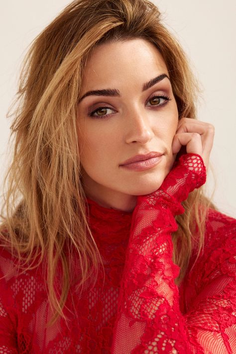 Brianne Howey, Pretty Redhead, Female Celebrities, Girl Celebrities, Hair Envy, Celebrities Female, Celebrity Crush, Pretty Woman, Balayage