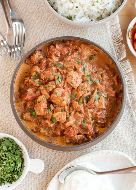 Recipe: Slow-Cooker Chicken Tikka Masala — Weeknight Dinner Recipes from The Kitchn Multicooker Recipes, Slow Cooker Tikka Masala, Slow Cooker Chicken Tikka Masala, Dinner Indian, Chicken Tikka Masala Recipes, Delicious Slow Cooker Recipes, Crockpot Cooking, Curry Dishes, Chicken Slow Cooker Recipes