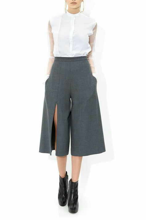 Culottes-split-front-midi-length Pola Rok, Áo Blu, Marlene Hose, Gaucho Pants, Trendy Skirts, Elegante Casual, Stylish Pants, Black Line, Baggy Pants