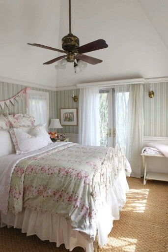 Soft Beach Cottage Bedroom, Estilo Cottage, Cottage Shabby Chic, Estilo Shabby Chic, Chic Bedding, Shabby Chic Bedding, Cottage Bedroom, Shabby Chic Bedroom, Style Cottage