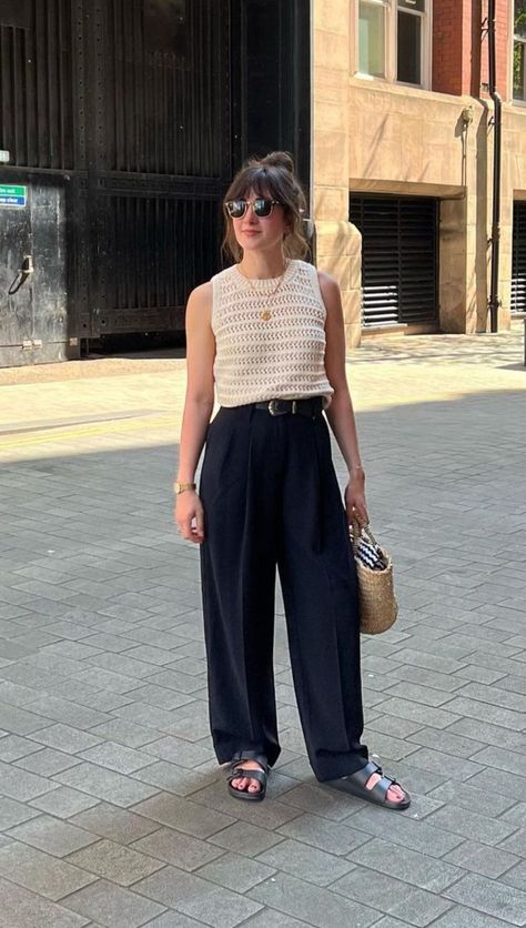 Comeing Soon 😊 Scandinavian Work Outfit Summer, Navy Linen Trousers Outfit Women, Dark Jeans Summer Outfit, Grey Linen Trousers Outfit, Casual 30 Year Old Outfits, Mid Size European Fashion, Black Slacks Outfit Summer, Dallas Style Outfits, Black Trouser Summer Outfit