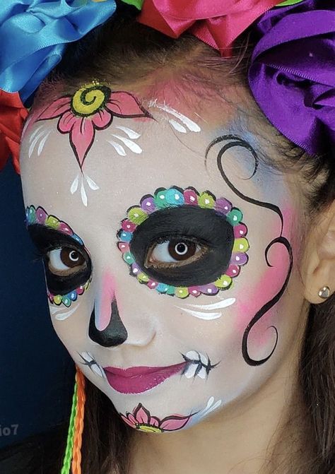 Catrina Makeup For Kids, Catrina Face Painting Kids, Halloween Make Up Kids Girl, Catrina Kids Makeup, Sugar Skull Face Paint Kids, Day Of The Dead Kids Makeup, Easy Catrina Makeup Kids, Catrina Makeup Kids, Maquillaje Halloween Infantil