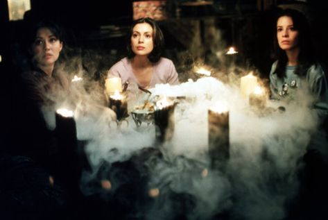 Charmed Halliwell Sisters, Charmed Tv Show, Charmed Tv, Teen Witch, Holly Marie Combs, Charmed Sisters, Holly Marie, Rose Mcgowan, Justin Theroux