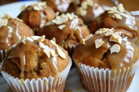 Sticky Toffee Muffins - a muffin which tastes like a sticky toffee pudding. Easy to make. http://www.gourmetmum.tv/easy-recipes/sticky-toffee-muffins.html Toffee Muffins, English Dessert Recipes, Tasty Easy Recipes, Sticky Toffee Pudding Cake, Date Muffins, English Desserts, Comfort Food Desserts, Pudding Cupcakes, Recipes On A Budget