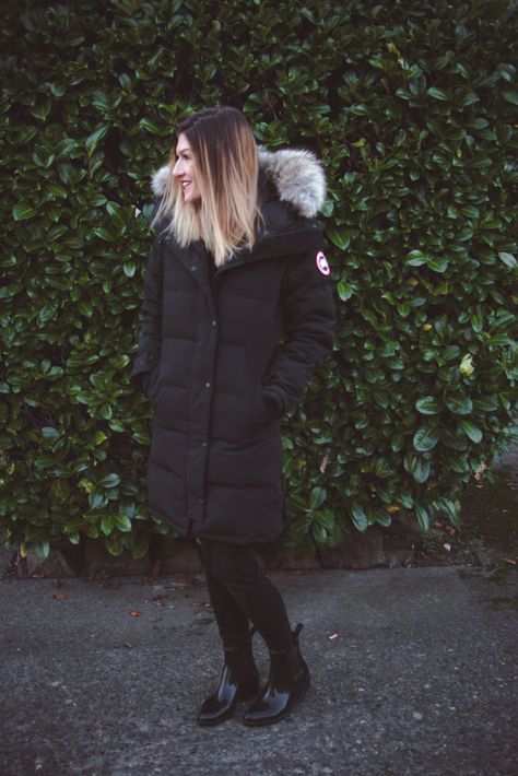 The Cold Edit: Canada Goose Parka - Parka Winter Outfit, Canada Goose Shelburne Parka, Parka Outfit, Parka Jacket Women, Canada Goose Parka, Fur Parka, Shearling Coat, Tres Chic, Fur Hood