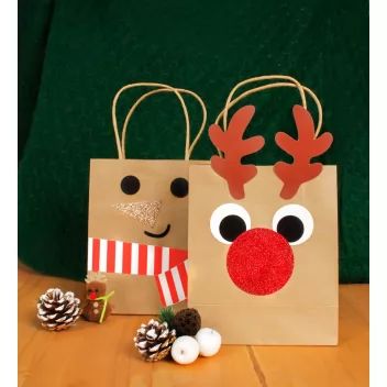 Diy Christmas Baskets, Cheap Christmas Crafts, Decorated Gift Bags, Gift Basket Ideas For Couples, Christmas Gift Packaging, Gift Bags Diy, Christmas Gift Exchange, Gifts Wrapping Diy, Christmas Birthday Party