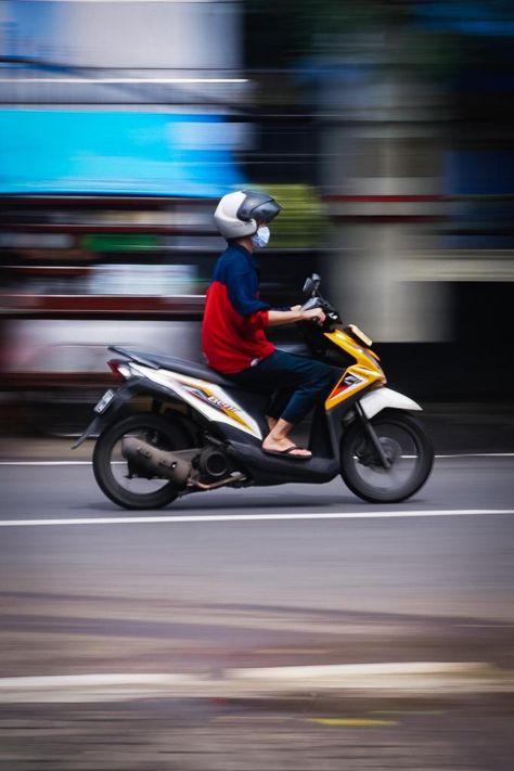 Panning Photography – BODALU Panning Portrait Photography, Panning Photography Ideas, Deadpan Photography, Chennai Street Photography, Banaras Street Photography, Panning Photography, Slow Shutter Speed, Circle Light, Youtube Makeup