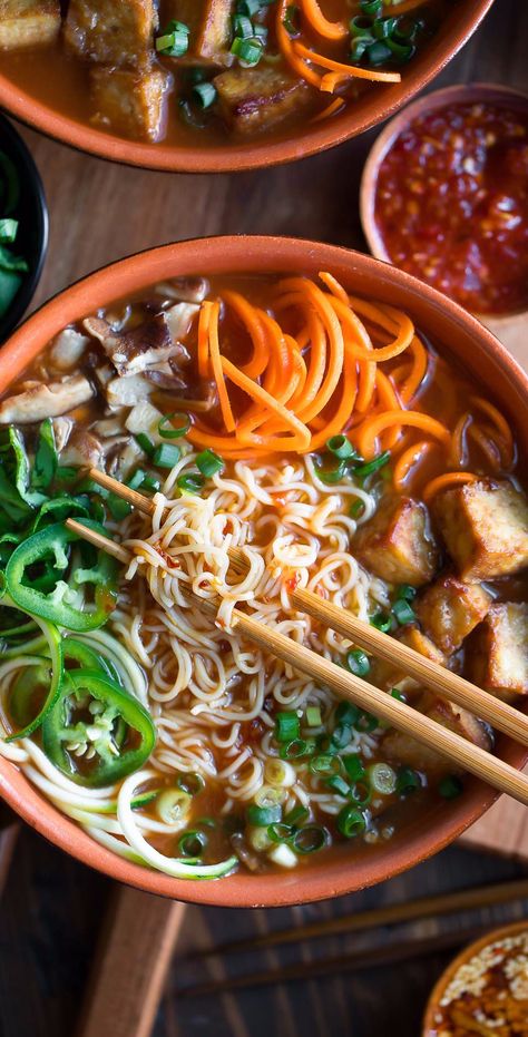 Veg Ramen Bowl, Ramen Meals, Savory Lunch, Tofu Ramen, Zucchini Recipes Healthy, Viral Recipes, Gourmet Appetizers, Ramen Bowls, Bowl Of Ramen