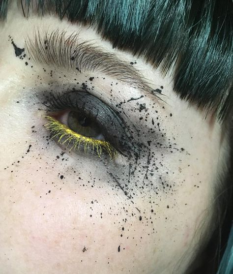 Black Eye Shadow, Halloweenský Makeup, Black Eyeshadow, Good Old Days, Goth Makeup, Eye Makeup Art, Old Days, Black Eyeliner, Fantasy Makeup