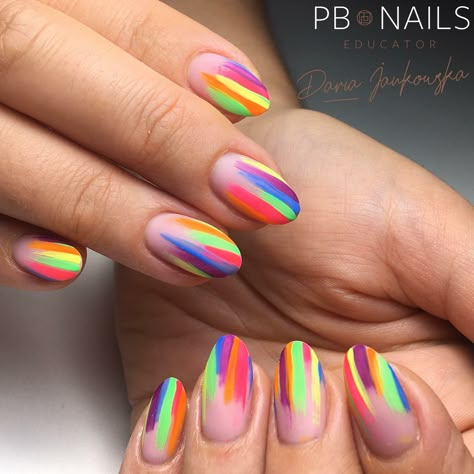 Neon Festival Nails, Festive Nails Winter, Festival Nails Summer, Festival Nail Ideas, Trendy Nails Designs, Waterfall Nails, Festive Nail Ideas, Nail Art Beginners, Nails Festival