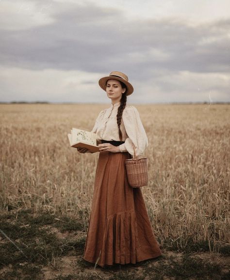 Prairie Outfits Women, 1800 Outfit Aesthetic, 1800 Woman Fashion, Vintage Farmgirl Outfits, 1890 Womens Fashion, Cute Farming Outfits, Village Outfit Aesthetic, 1890s Fashion Poor, Colonial Fashion Women