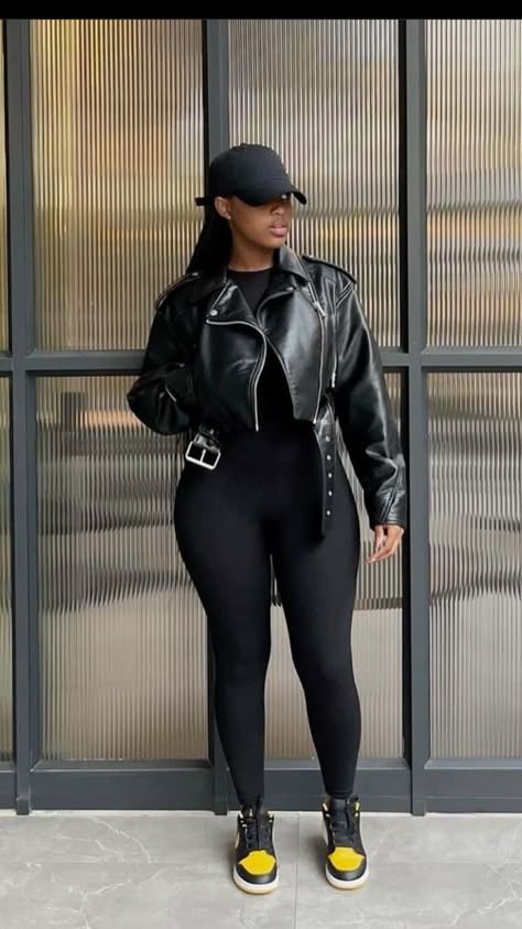 Fashion Nova Outfits Baddie Ideas, Winter Chill Outfits, Black Leather Jacket Outfit, Casual Sporty Outfits, Curvy Casual Outfits, Leather Jacket Outfit, Cute Modest Outfits, Winter Fashion Outfits Casual, Effortlessly Chic Outfits