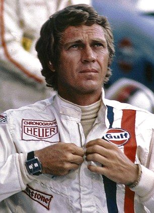 Steve McQueen wearing the TAG Heuer Monaco chronograph watch in the 1971 movie Le Mans Steve Mcqueen Jacket, Steve Mcqueen Le Mans, Steve Mcqueen Style, Steven Mcqueen, Ali Mcgraw, Мотоциклы Harley Davidson, Tag Heuer Monaco, Steve Mc, Anthony Hopkins