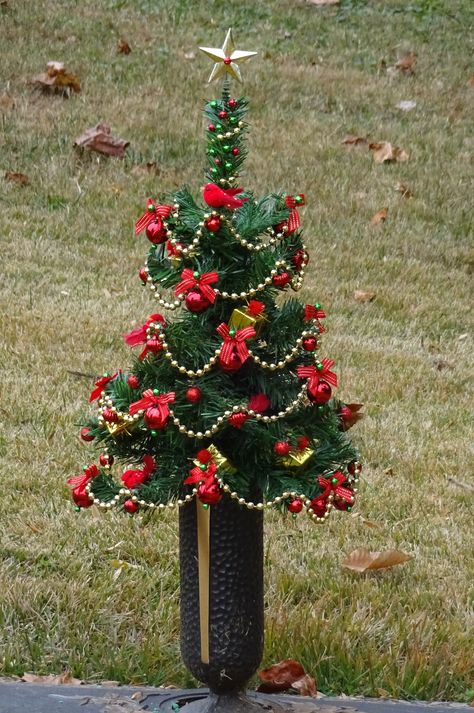 Cemetery vase Christmas tree... Haircuts For Large Foreheads, Cemetary Ideas, Graveside Decorations, Cemetary Decorations, Diy Flower Vase, Headstones Decorations, Vases Flowers, Flattering Haircuts, Gravesite Decorations