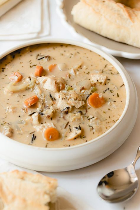 Creamy Panera Chicken and Wild Rice Soup (Copycat Recipe!) Hardy Winter Meals, Panera Bread Chicken And Wild Rice Soup, Panera Chicken And Wild Rice Soup, Hardy Soups, Camp Soup, Hardy Soup, Chicken Avocado Melt, Creamy Chicken And Wild Rice, Panera Recipes