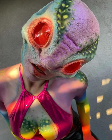 @fainafx taught me how to do alien:) 🤍🤍🤍 #alienmakeup #alien #sfx #makeup Alien Prosthetic Makeup, Futuristic Makeup, Alien Makeup, Spfx Makeup, Prosthetic Makeup, Sfx Makeup, Special Effects, Halloween Ideas, Human