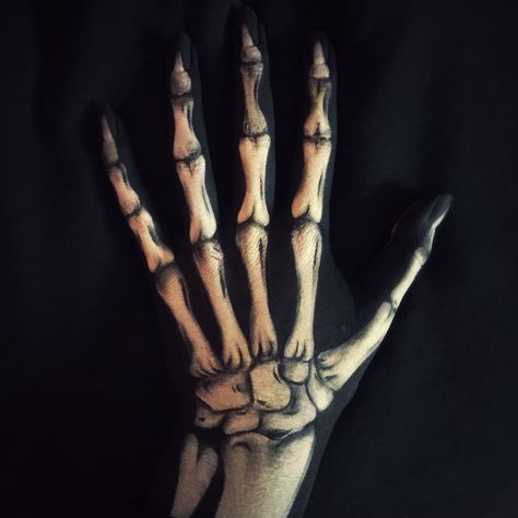 Painting Skeleton Hand, Skeleton Hand Paint, Sfx Hand Makeup, Skeleton Arm Makeup, Skeleton Hand Makeup, Skeleton Hand Painting, Skull Hand Drawing, Makeup On Hand, Skeleton Hand Art