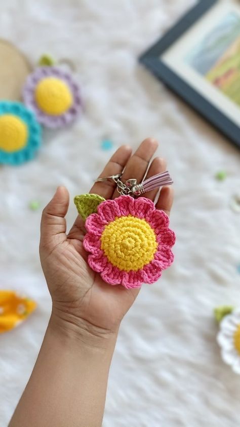 Anitha | A little love everyday | 🌼Daisy free pattern available in my website🌼 Link to pattern in bio. 🌸You can also find the pattern link on my highlights titled… | Instagram Crochet Daisy Pattern Free, Amigurumi Daisy, Daisy Crochet Pattern, Crochet Sunflower Pattern, Daisy Flower Crochet, Crochet Daisy Flower, Crochet Craft Fair, Daisy Flower Pattern, Crochet Rose Pattern