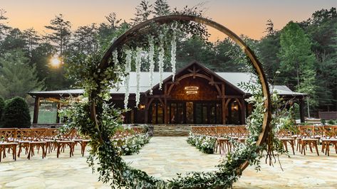 The Falls at Blue Ridge - Wedding Venues - Zola Dream Wedding Locations, Greenery Wedding Bouquet, Blue Ridge Ga, Minimalist Wedding Decor, Modern Wedding Venue, Simple Wedding Decorations, Rustic Luxe, Modern Minimalist Wedding, Guest Cottage