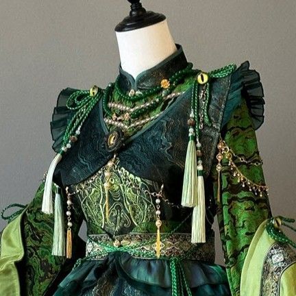 Medieval Fantasy Clothing, Mosaic Dress, Royalty Aesthetic, Heart Fashion, Fantasy Costumes, Fashion Inspiration Design, Other Outfits, Fantasy Clothing, Fantasy Fashion