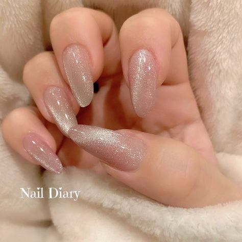 Soft Pink Almond Nails Glitter, Pretty Glitter Nails, Pearl Cat Eye Nails, Cat Eye Almond Nails, Gel Nails Cat Eye, Sparkly Almond Nails, Nude Cat Eye Nails, Nude Glitter Nails, Nude Sparkly Nails