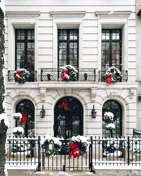 Christmas Townhouse in Snow // NYC Christmas in New York NYC | Etsy Christmas Townhouse, Snow Nyc, New York City Photography, Christmas In New York, Diy Christmas Decorations For Home, Nyc Christmas, Classy Christmas, Christmas Time Is Here, 12 December