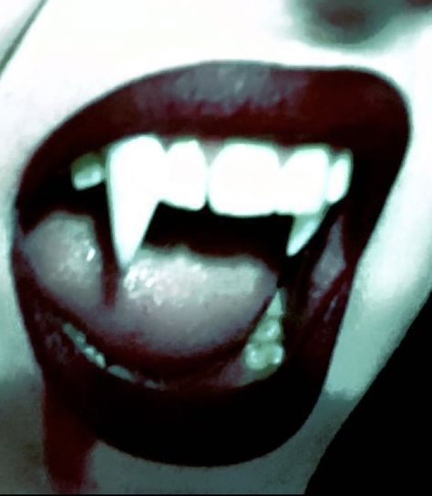 #vampire #vampireaethetics #vampirediaries Scene Vampire Aesthetic, Vampire Female Aesthetic, Vampire Aesthetic Teeth, Vampire Lips Aesthetic, Vampire Eyes Aesthetic, Vampire Male Aesthetic, Blonde Vampire Aesthetic, Vampire Features, Vampire Fangs Aesthetic