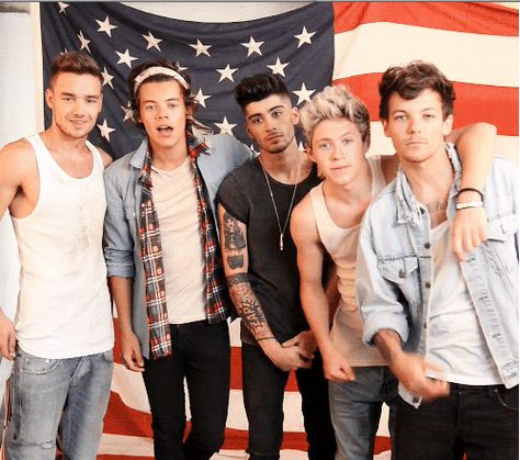 #usa #flag #onedirection #bandana Harry Styles One Direction, 1d Day, One Direction Songs, Midnight Memories, One Direction Photos, Five Guys, One Direction Pictures, 1d And 5sos, X Factor